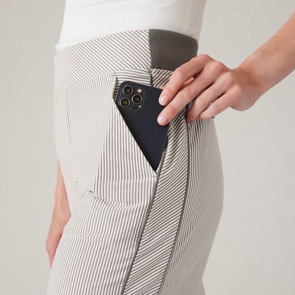 Athleta BROOKLYN MID RISE ANKLE PANT - Size 8 - Picture 4 of 4